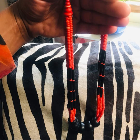 Vibrant wood bead necklace - Picture 2 of 11